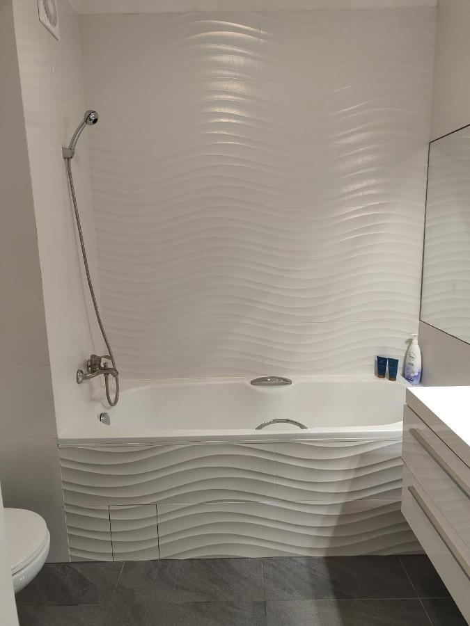 Dom Dabrowka Poznan Apartment Paledzie Luaran gambar